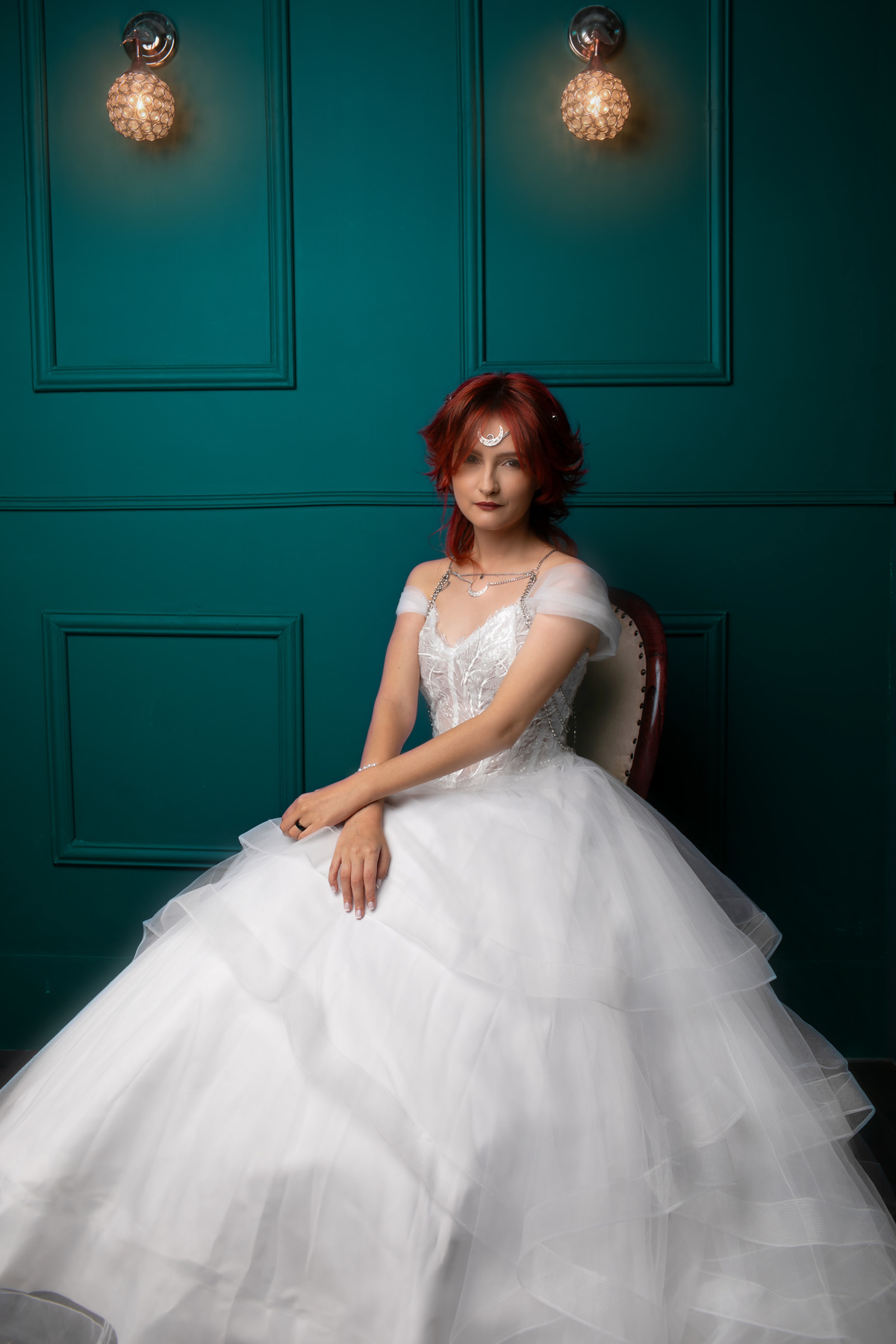 noiva alternativa de cabelo vermelho. Ensaio de noiva feito pelo fotógrafo de casamento Rafael Ohana em Brasília-DF.
