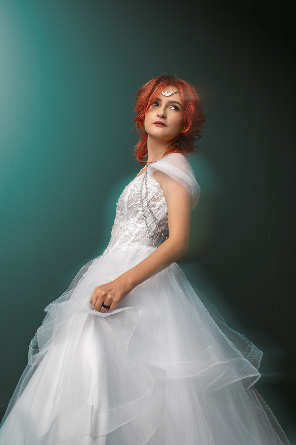 noiva alternativa de cabelo vermelho. Ensaio de noiva feito pelo fotógrafo de casamento Rafael Ohana em Brasília-DF.