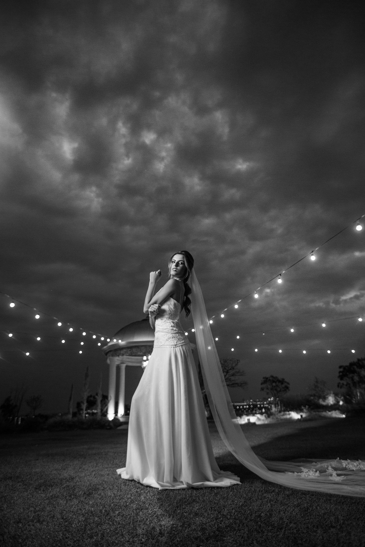 Ensaio de noiva feito no Villa Giardini Ecoparque pelo fotógrafo de casamento Rafael Ohana