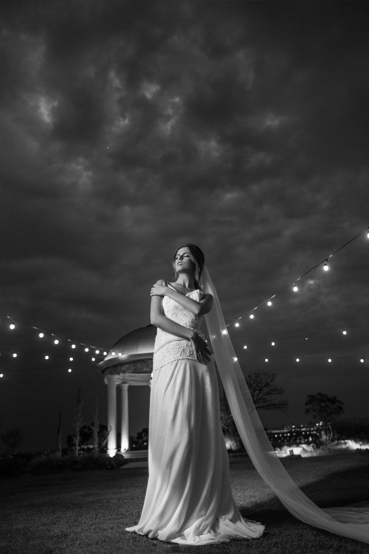 Ensaio de noiva feito no Villa Giardini Ecoparque pelo fotógrafo de casamento Rafael Ohana