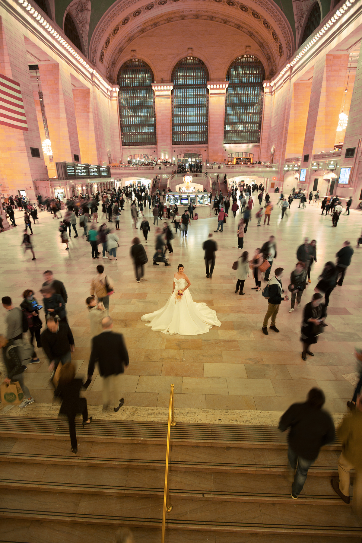 Noiva posando em nova york em ensaio de casamento. Foto feita pelo fotografo de casamento Rafael Ohana