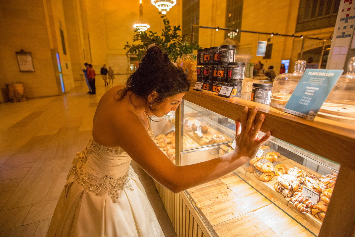 Noiva posando em nova york em ensaio de casamento. Foto feita pelo fotografo de casamento Rafael Ohana