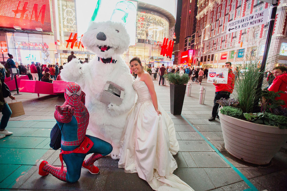 Noiva posando em nova york em ensaio de casamento. Foto feita pelo fotografo de casamento Rafael Ohana