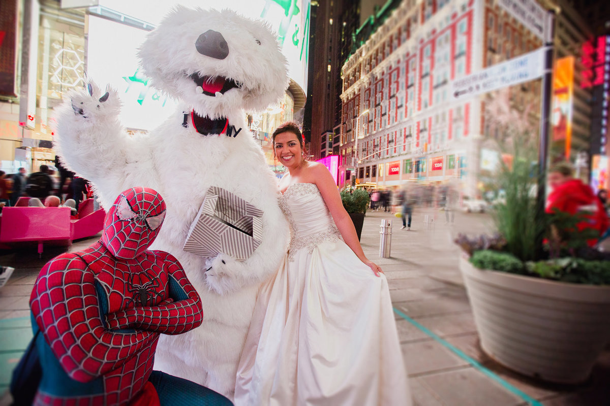 Noiva posando em nova york em ensaio de casamento. Foto feita pelo fotografo de casamento Rafael Ohana