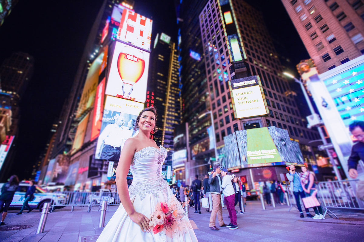 Noiva posando em nova york em ensaio de casamento. Foto feita pelo fotografo de casamento Rafael Ohana