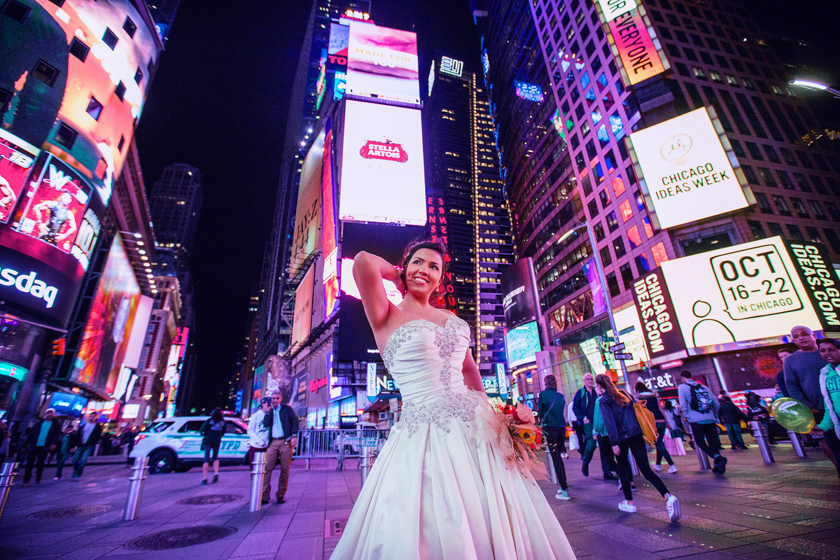 Noiva posando em nova york em ensaio de casamento. Foto feita pelo fotografo de casamento Rafael Ohana