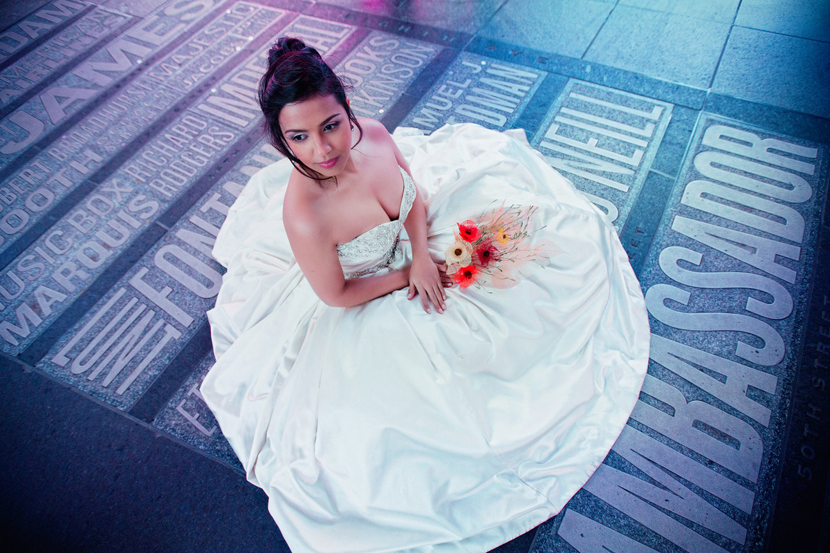 Noiva posando em nova york em ensaio de casamento. Foto feita pelo fotografo de casamento Rafael Ohana