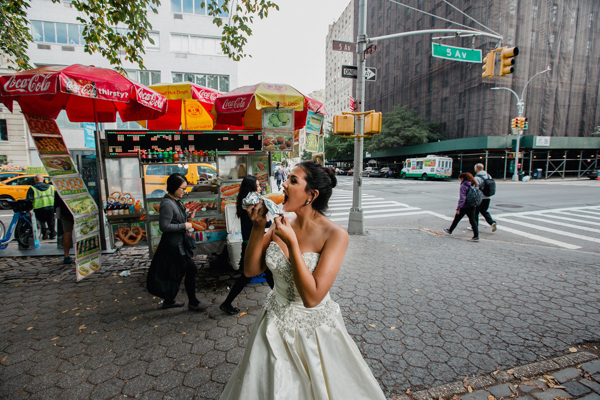 Noiva posando em nova york em ensaio de casamento. Foto feita pelo fotografo de casamento Rafael Ohana