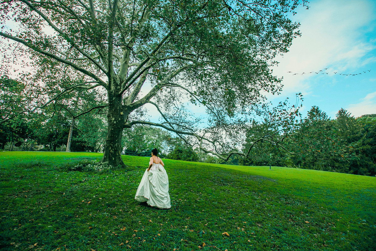 Noiva posando em nova york em ensaio de casamento. Foto feita pelo fotografo de casamento Rafael Ohana