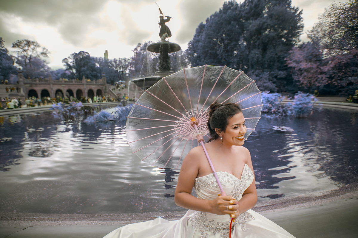 Noiva posando em nova york em ensaio de casamento. Foto feita pelo fotografo de casamento Rafael Ohana