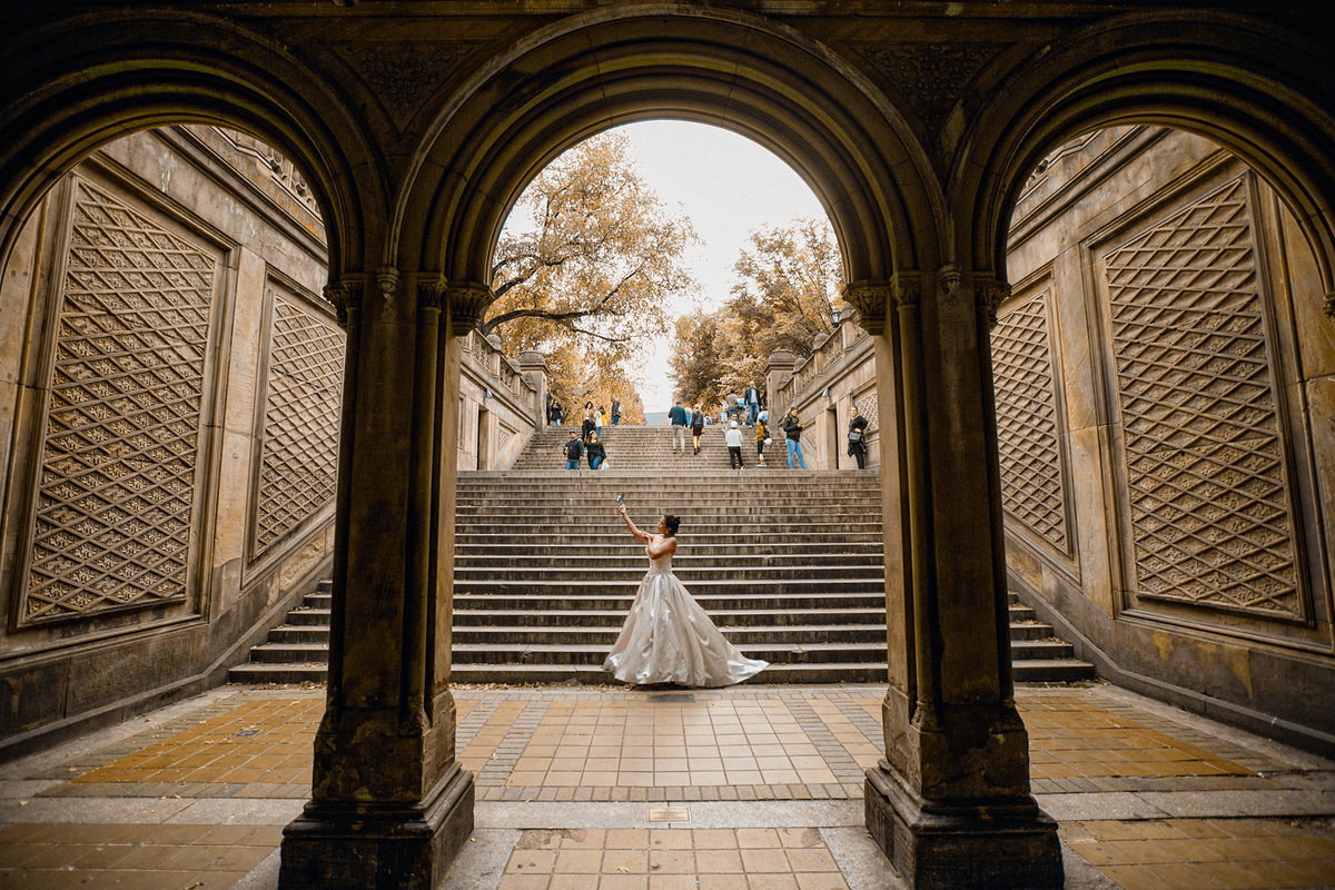 Noiva posando em nova york em ensaio de casamento. Foto feita pelo fotografo de casamento Rafael Ohana