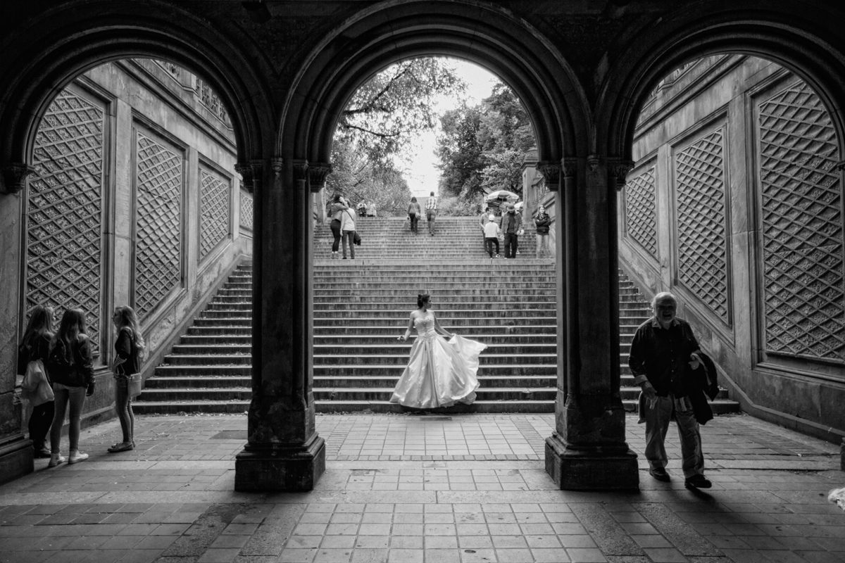 Noiva posando em nova york em ensaio de casamento. Foto feita pelo fotografo de casamento Rafael Ohana