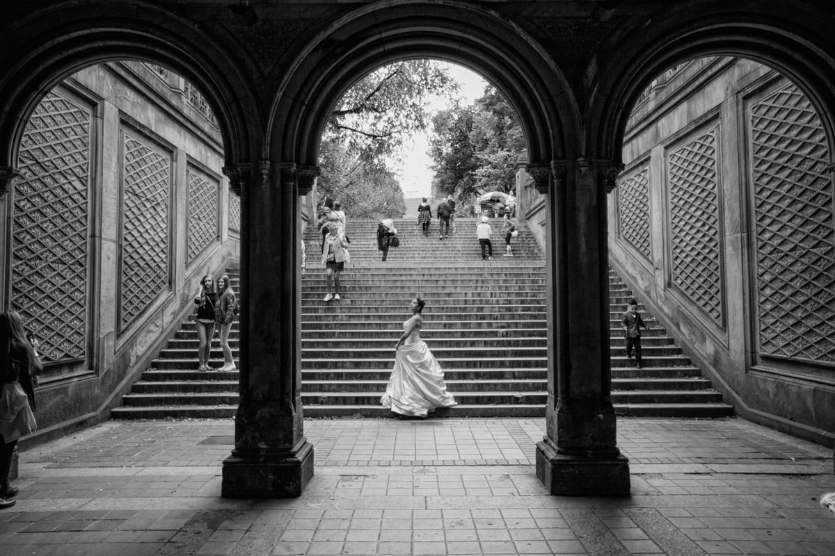 Noiva posando em nova york em ensaio de casamento. Foto feita pelo fotografo de casamento Rafael Ohana