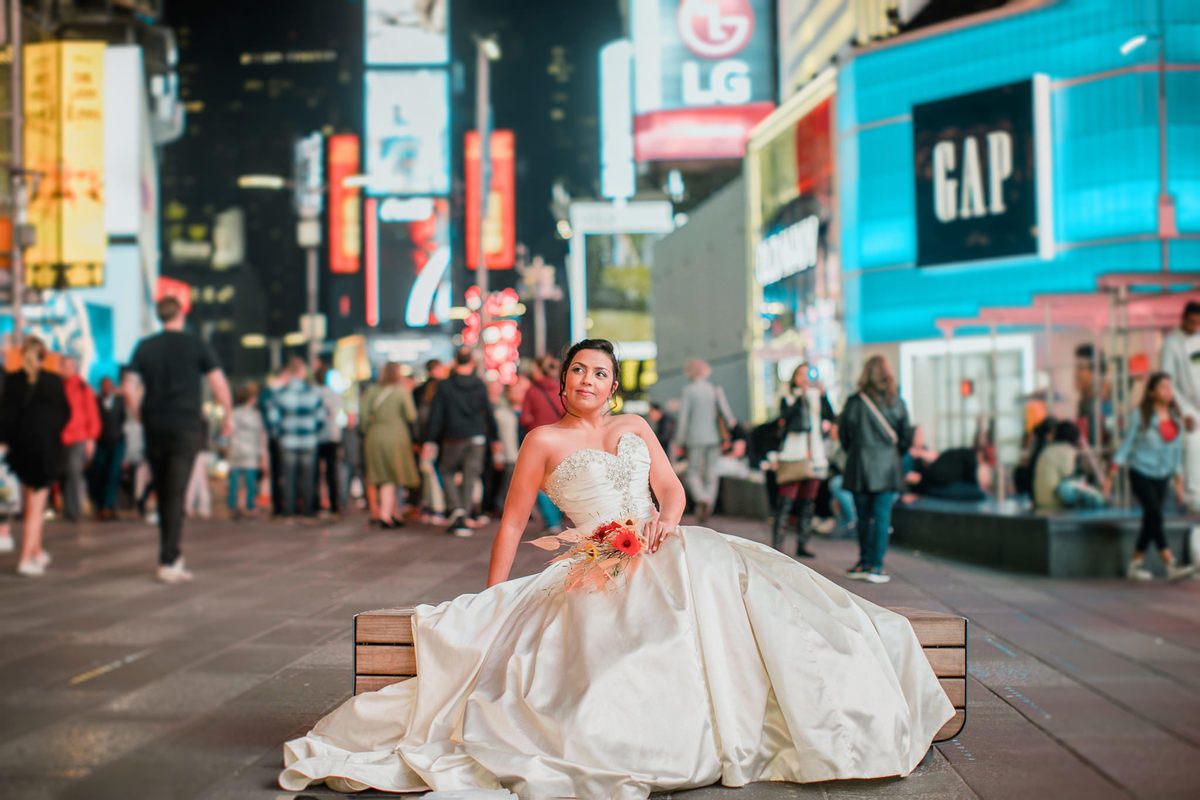 Noiva posando em nova york em ensaio de casamento. Foto feita pelo fotografo de casamento Rafael Ohana