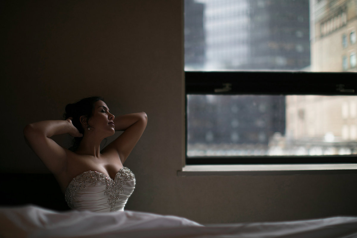 Noiva posando em nova york em ensaio de casamento. Foto feita pelo fotografo de casamento Rafael Ohana
