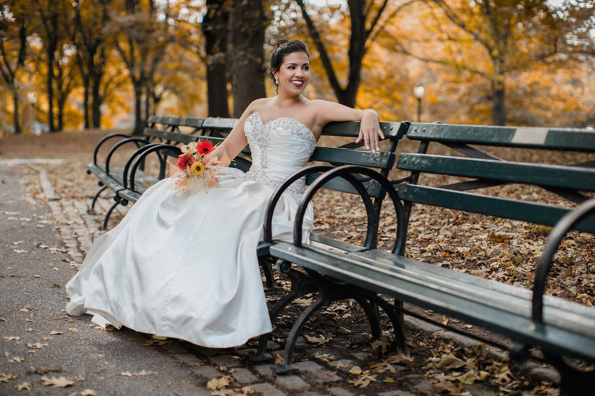 Noiva posando em nova york em ensaio de casamento. Foto feita pelo fotografo de casamento Rafael Ohana