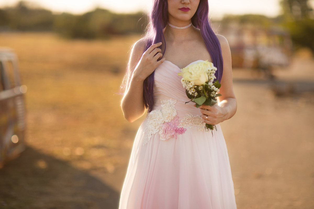 Ensaio de noiva geek Juliana feito nas combis da UnB em Brasília. Fotos feitas pelo fotógrafo de casamento Rafael Ohana.