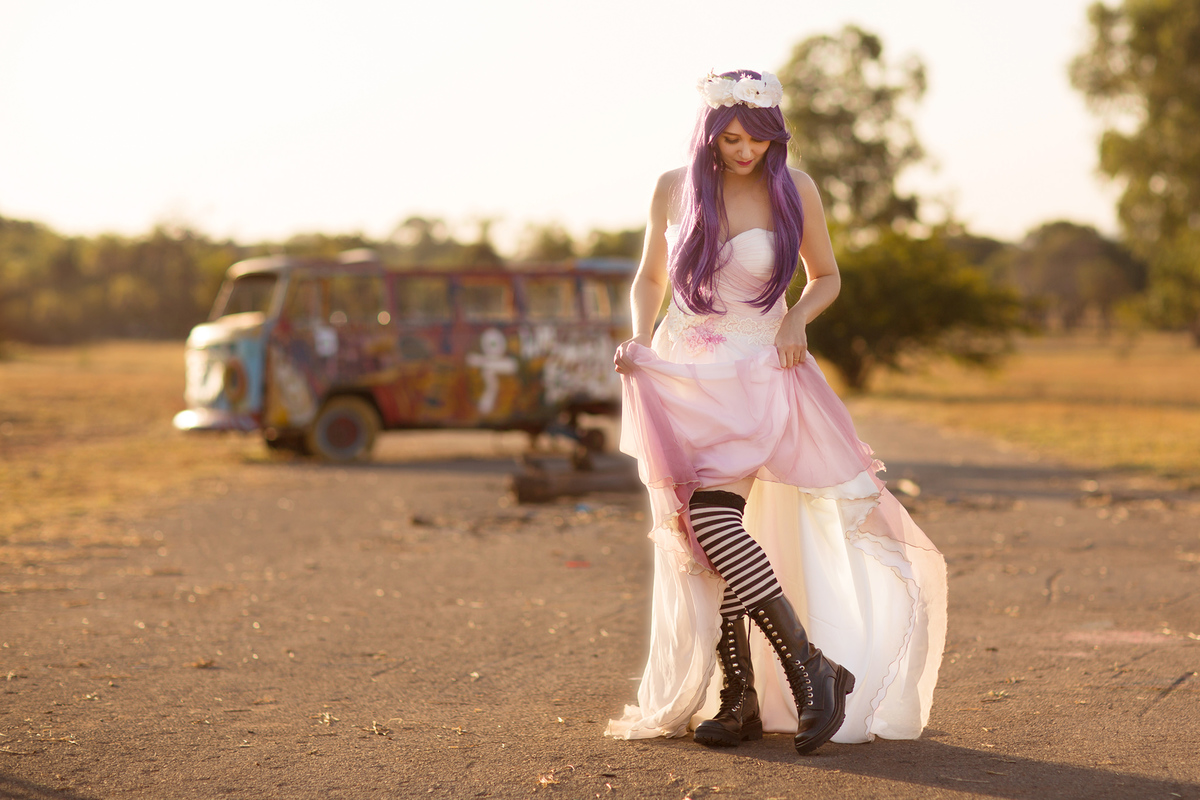 Ensaio de noiva geek Juliana feito nas combis da UnB em Brasília. Fotos feitas pelo fotógrafo de casamento Rafael Ohana.