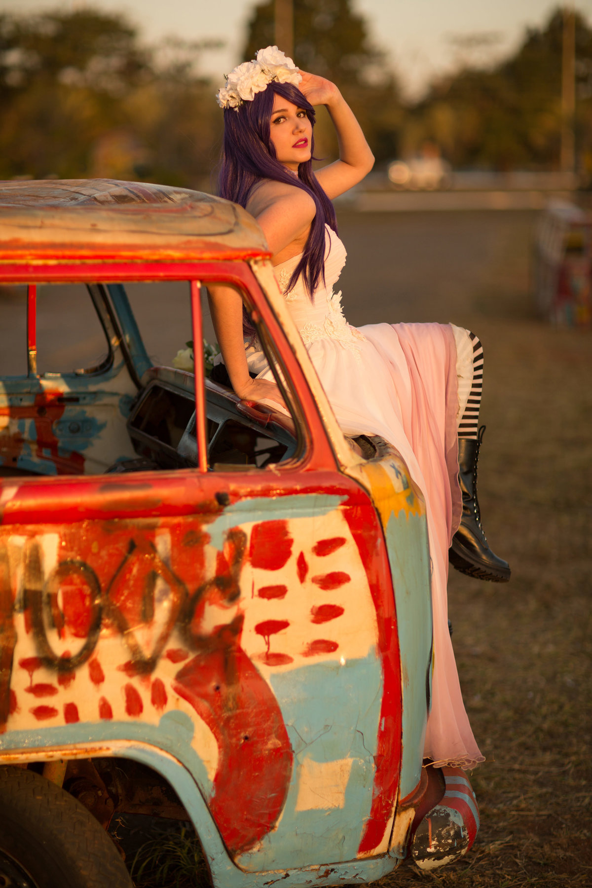 Ensaio de noiva geek Juliana feito nas combis da UnB em Brasília. Fotos feitas pelo fotógrafo de casamento Rafael Ohana.