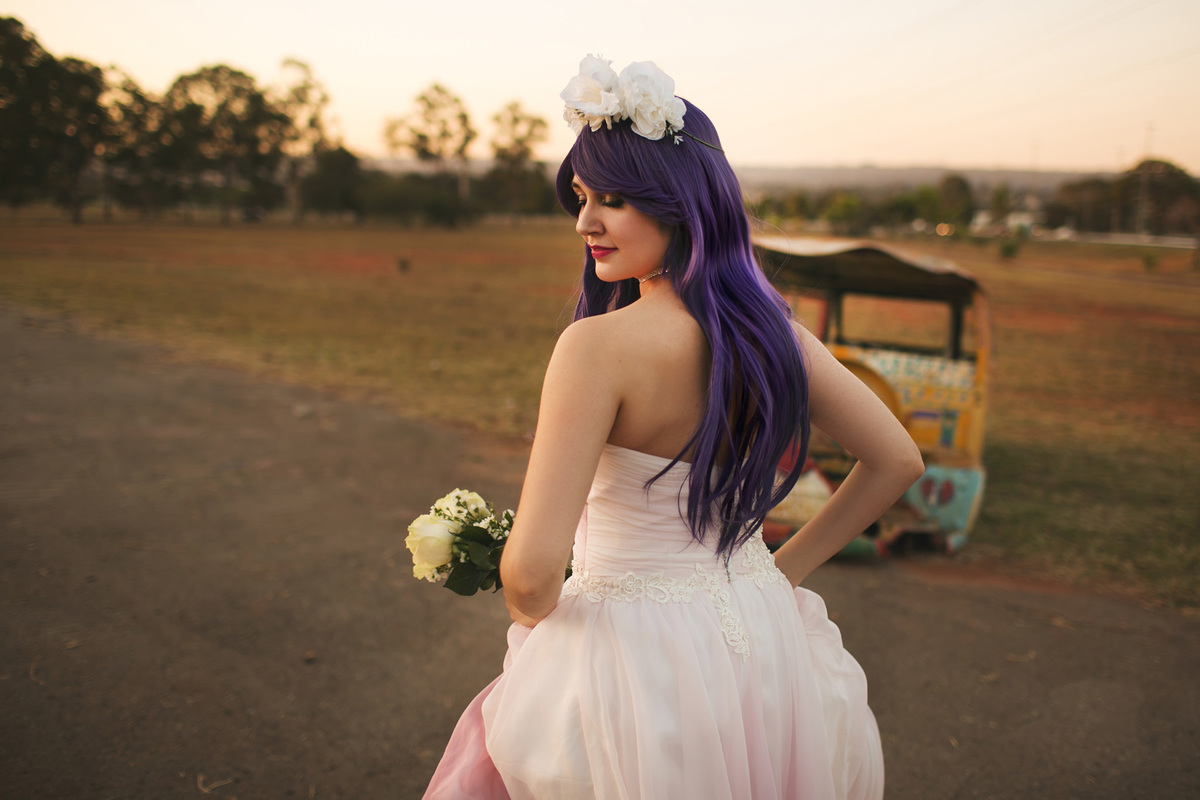 Ensaio de noiva geek Juliana feito nas combis da UnB em Brasília. Fotos feitas pelo fotógrafo de casamento Rafael Ohana.