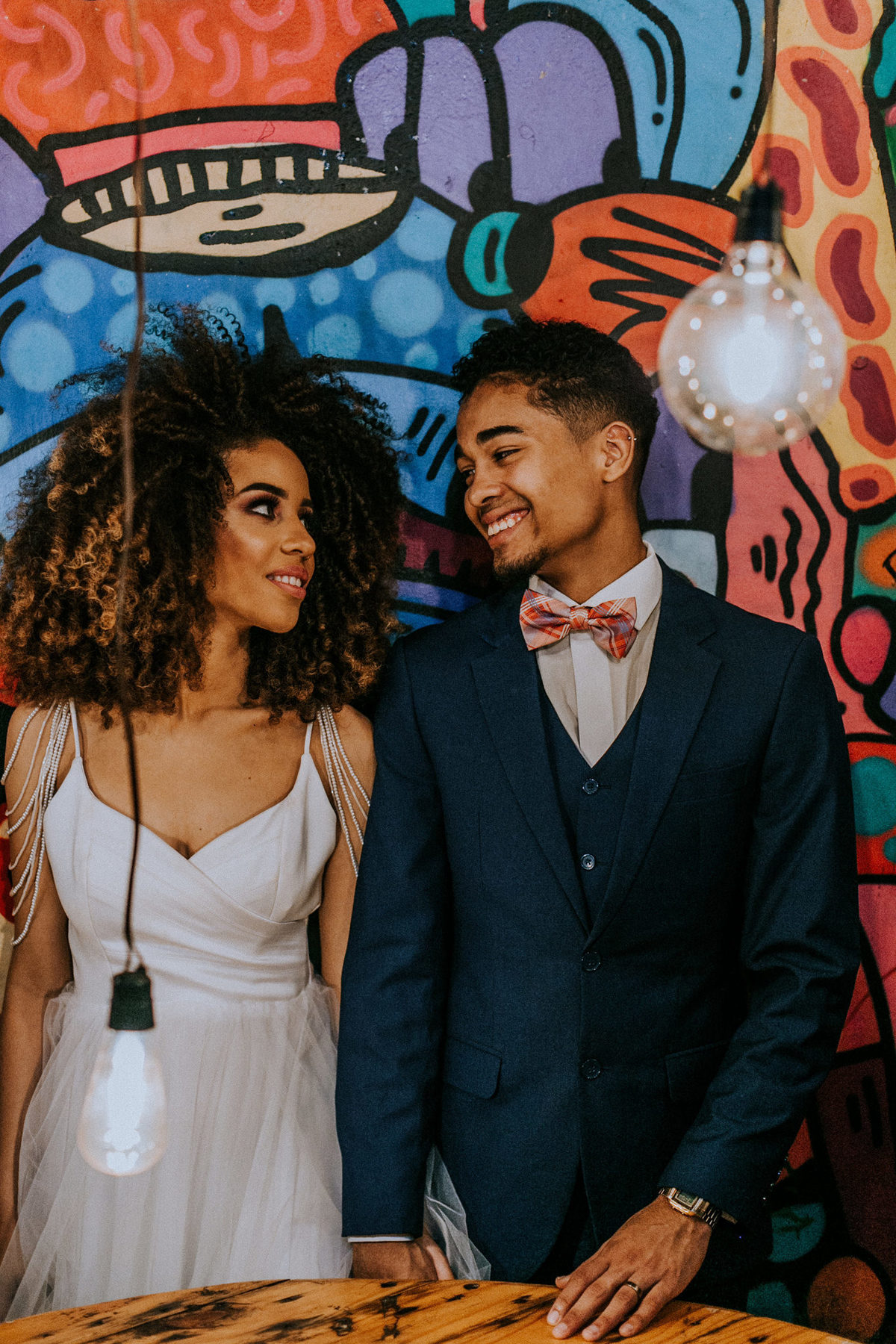 Noivos se olhando. Foto feita pelo fotografo de bodas Rafael Ohana em Brasilia