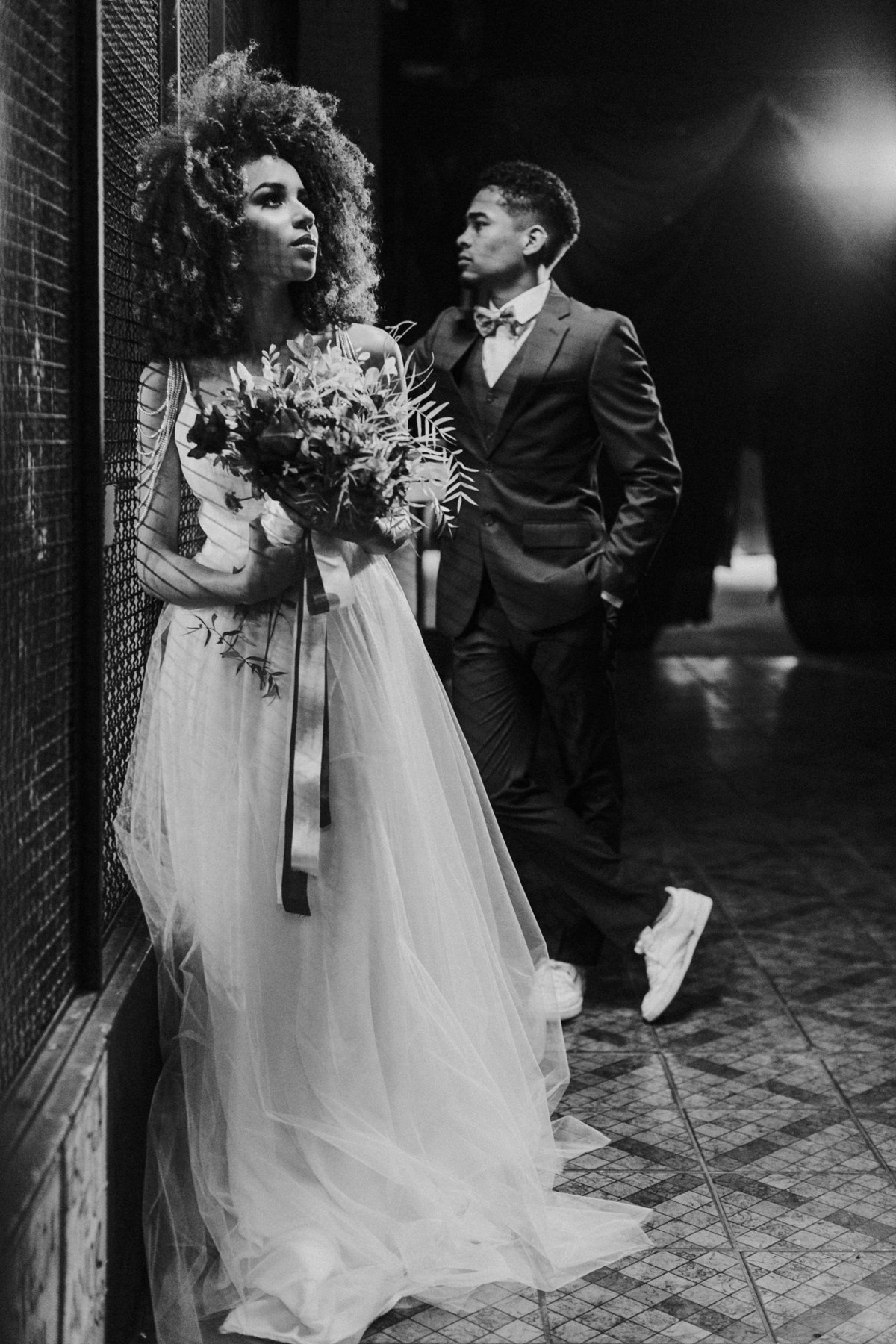Ensaio de noivos afro descendentes no teatro Dulcina no Conic. Fotografado pelo fotográfo de casamento Rafael Ohana.