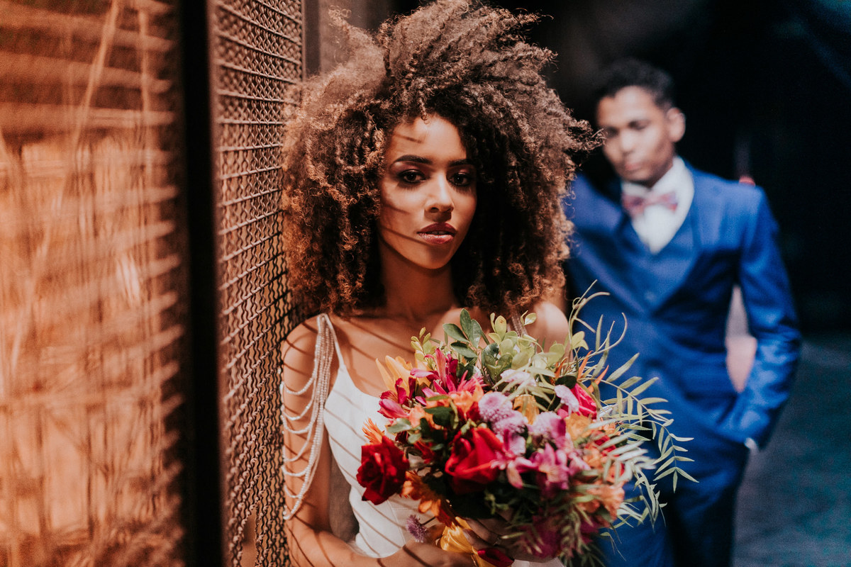 Ensaio de noivos afro descendentes no teatro Dulcina no Conic. Fotografado pelo fotográfo de casamento Rafael Ohana.