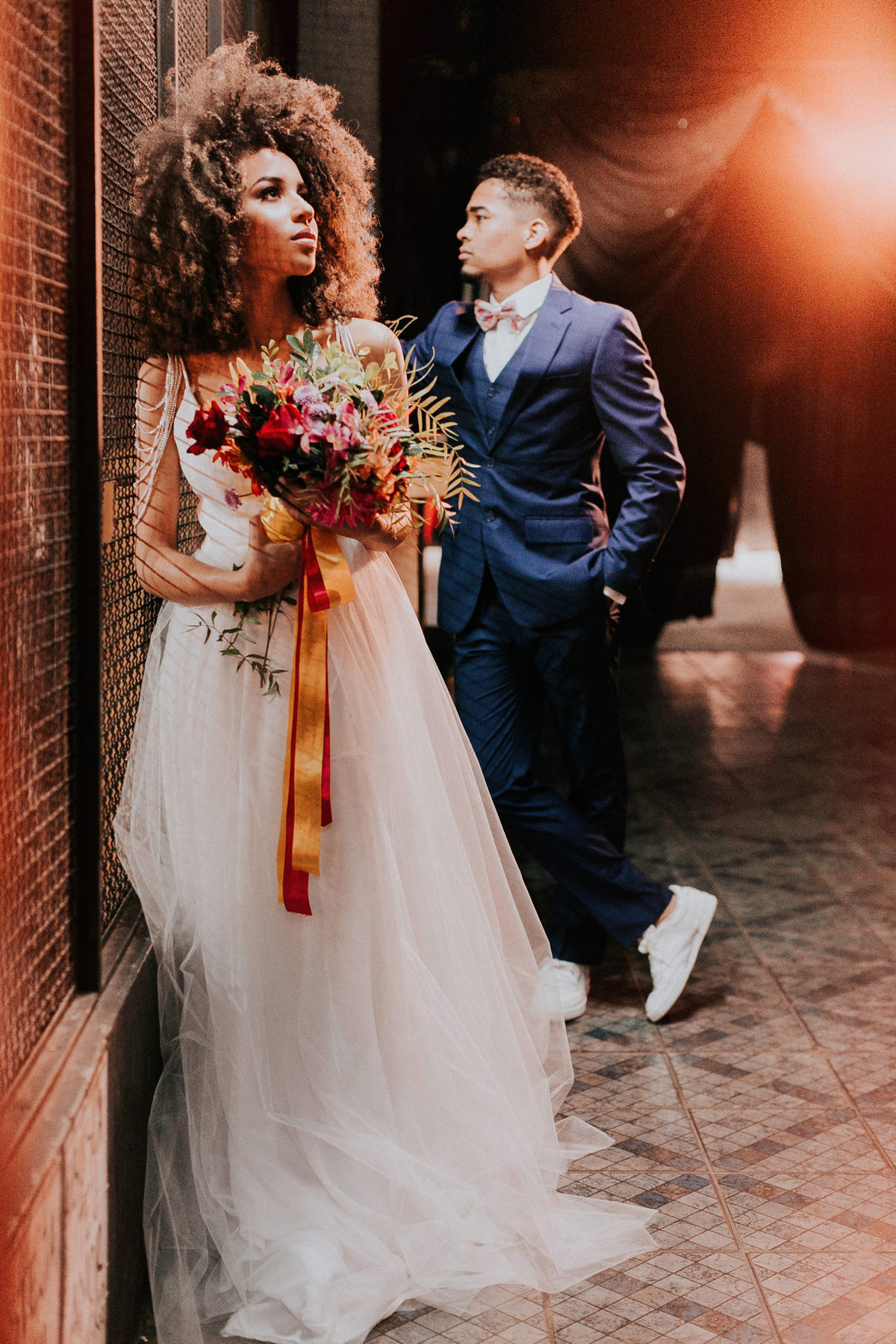 Ensaio de noivos afro descendentes no teatro Dulcina no Conic. Fotografado pelo fotográfo de casamento Rafael Ohana.