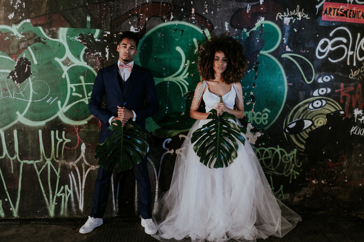 Ensaio de noivos afro descendentes no teatro Dulcina no Conic. Fotografado pelo fotográfo de casamento Rafael Ohana.