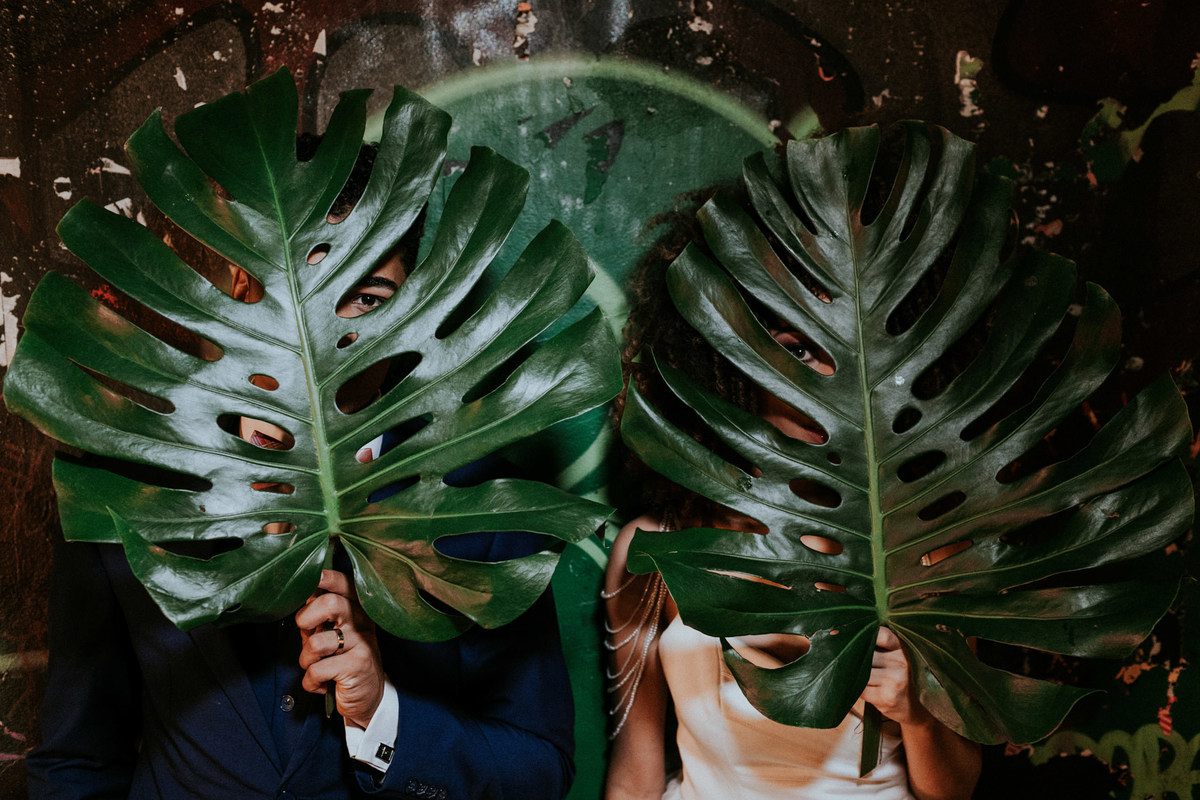 Ensaio de noivos afro descendentes no teatro Dulcina no Conic. Fotografado pelo fotográfo de casamento Rafael Ohana.