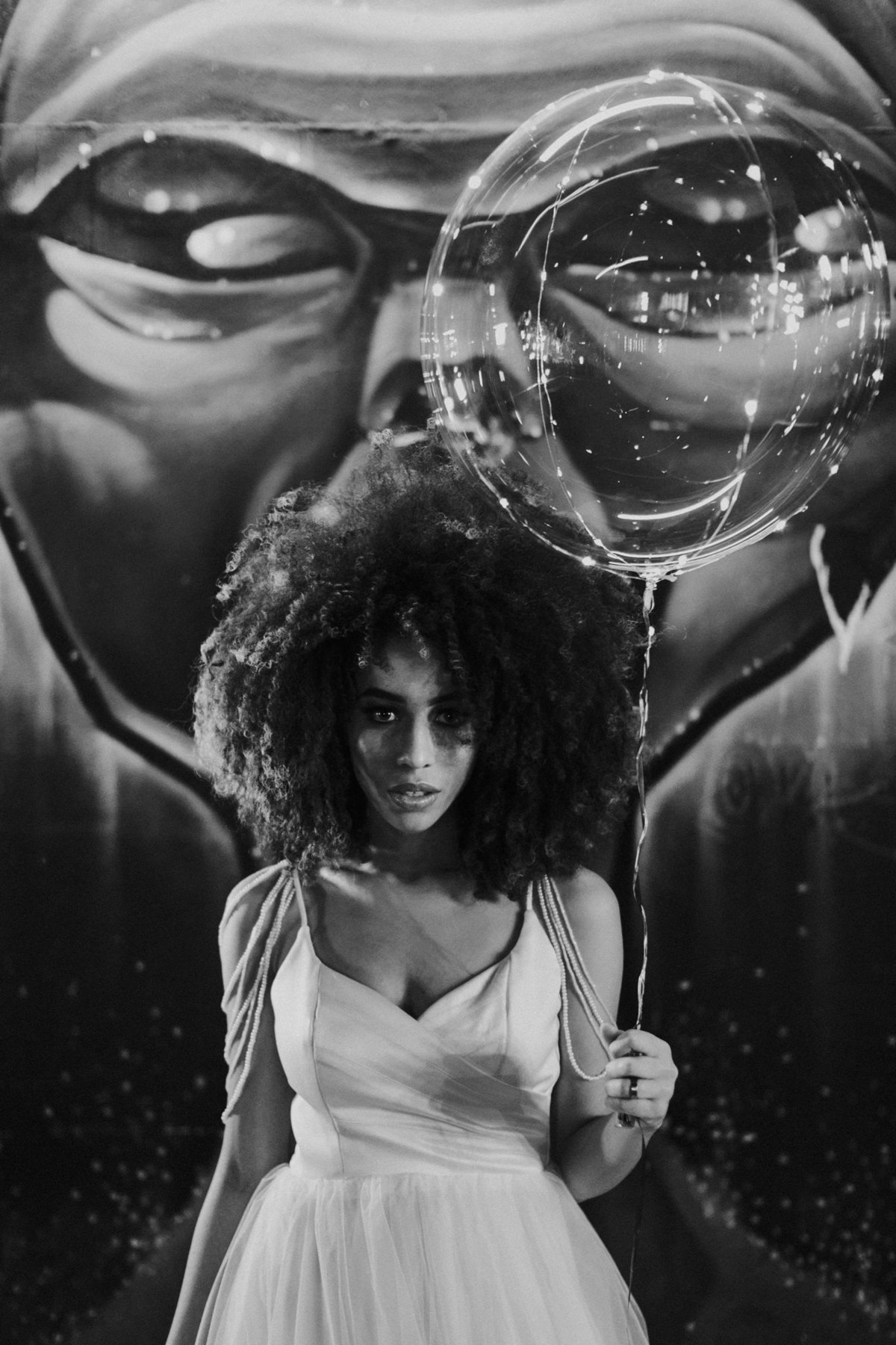 Ensaio de noivos afro descendentes no teatro Dulcina no Conic. Fotografado pelo fotográfo de casamento Rafael Ohana.