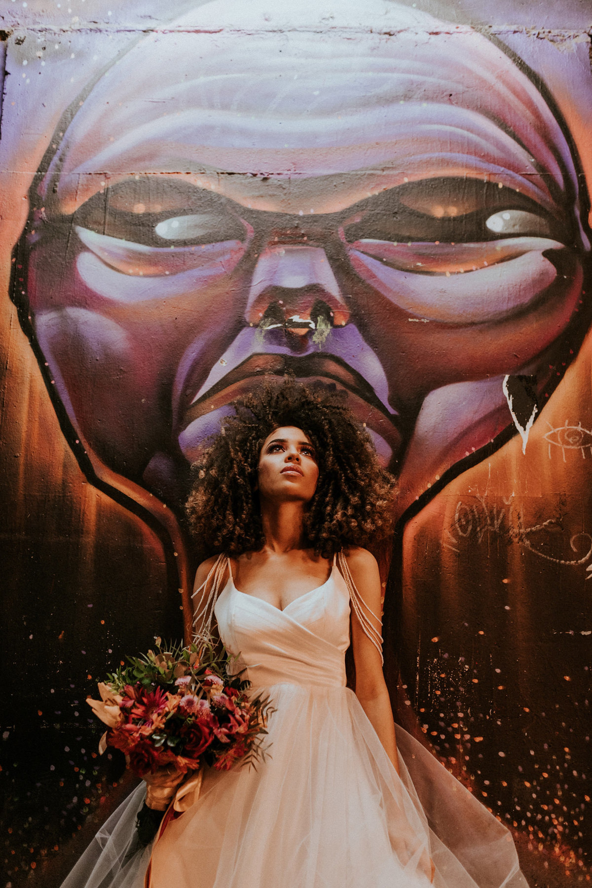 Ensaio de noivos afro descendentes no teatro Dulcina no Conic. Fotografado pelo fotográfo de casamento Rafael Ohana.