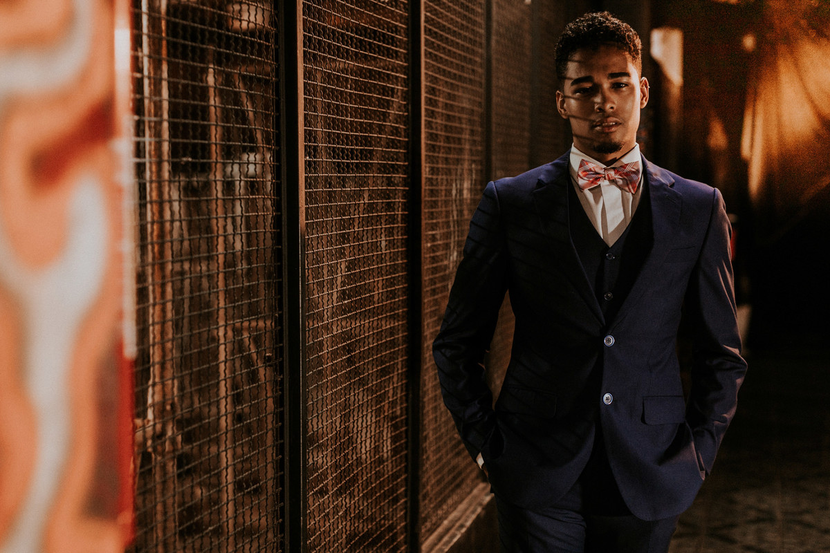 Ensaio de noivos afro descendentes no teatro Dulcina no Conic. Fotografado pelo fotográfo de casamento Rafael Ohana.