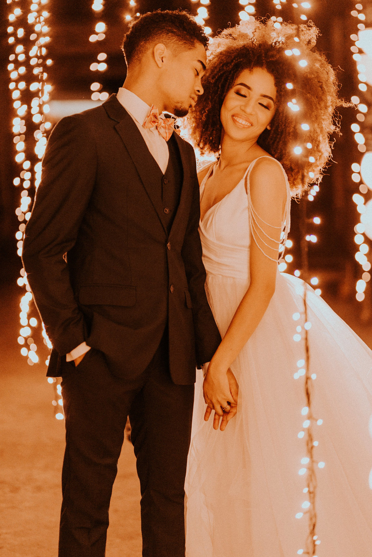 Ensaio de noivos afro descendentes no teatro Dulcina no Conic. Fotografado pelo fotográfo de casamento Rafael Ohana.