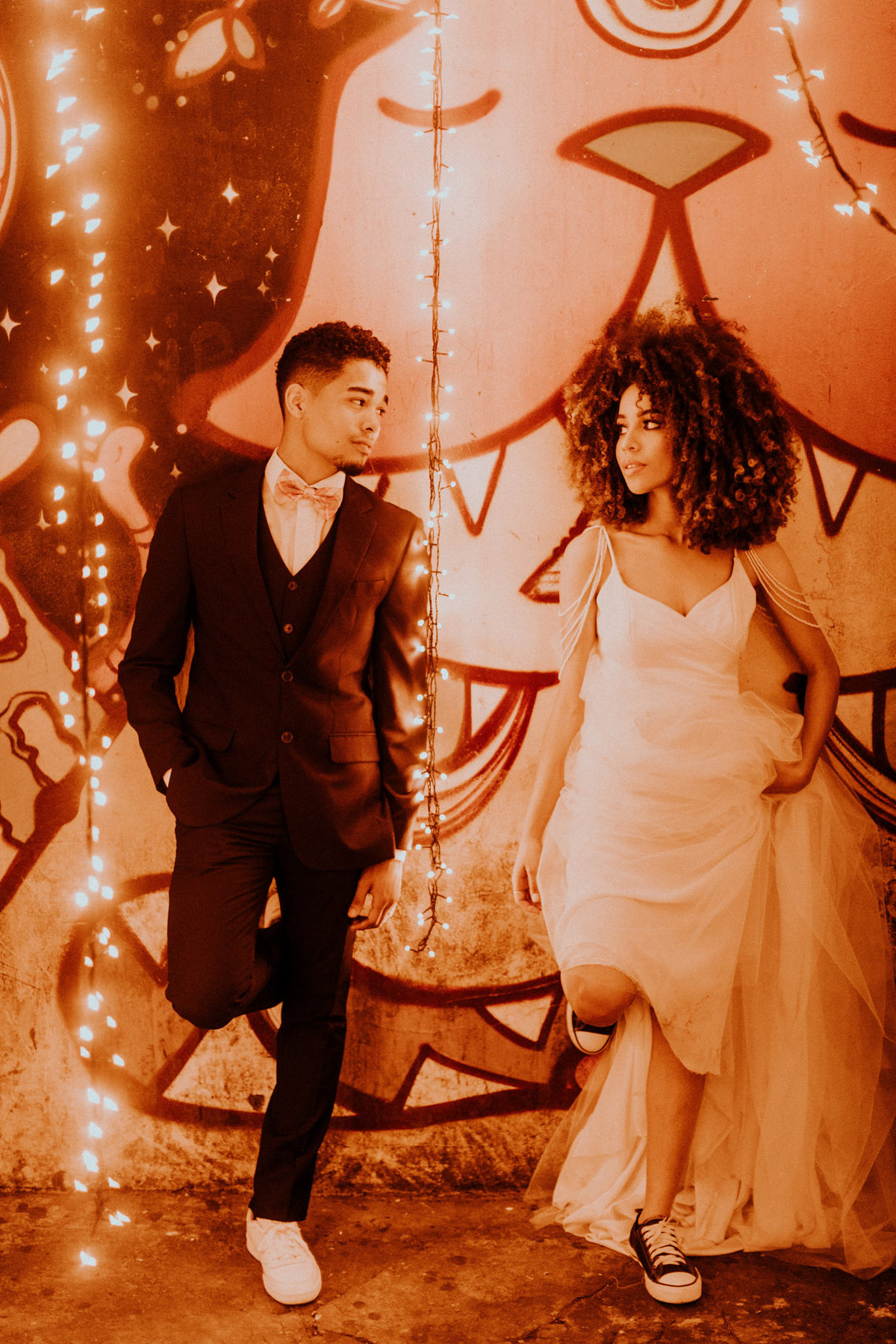 Ensaio de noivos afro descendentes no teatro Dulcina no Conic. Fotografado pelo fotográfo de casamento Rafael Ohana.