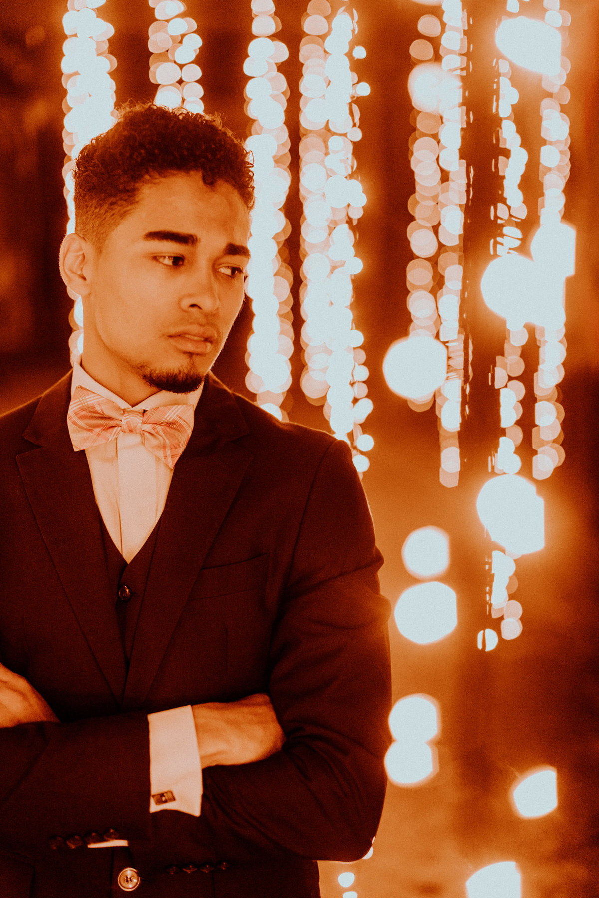 Ensaio de noivos afro descendentes no teatro Dulcina no Conic. Fotografado pelo fotográfo de casamento Rafael Ohana.