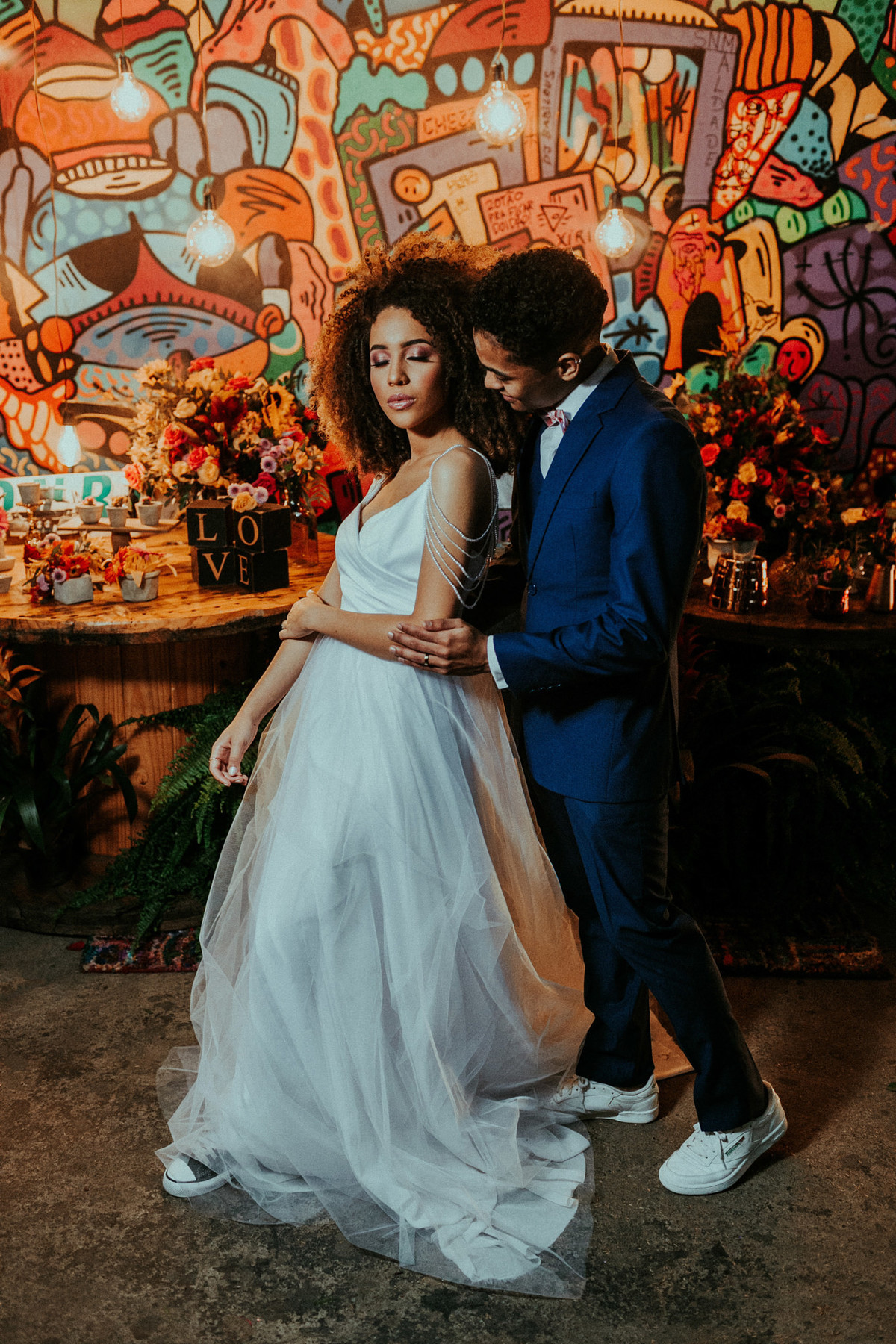 Ensaio de noivos afro descendentes no teatro Dulcina no Conic. Fotografado pelo fotográfo de casamento Rafael Ohana.