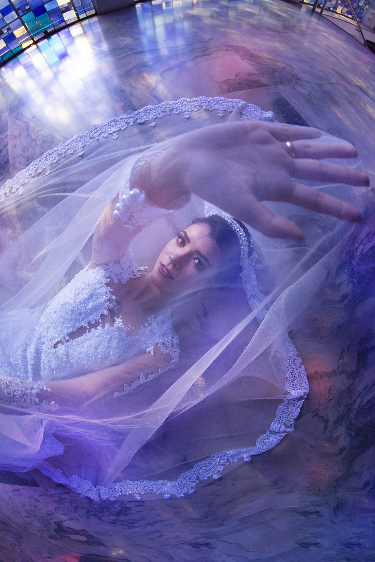 Noiva por trás do Véu. Foto feita pelo fotógrafo de casamento Rafael Ohana em Brasília