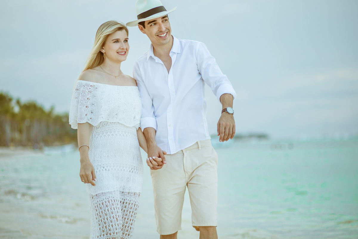 Ensaio de romântico na praia realizado no resort Barceló Bávaro Palace na República Dominicana pelo fotógrafo de casamento Rafael Ohana