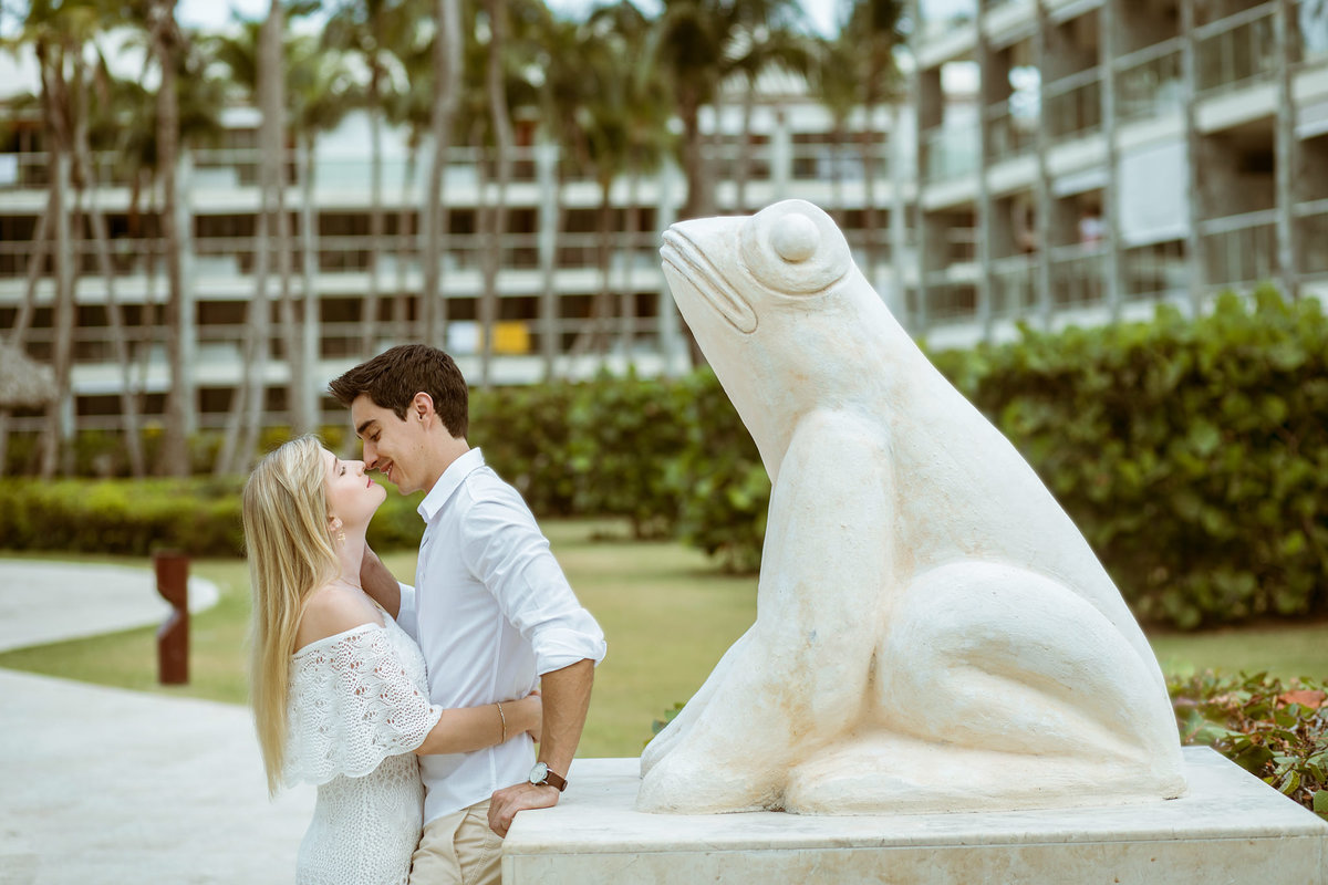 Ensaio de romântico na praia realizado no resort Barceló Bávaro Palace na República Dominicana pelo fotógrafo de casamento Rafael Ohana
