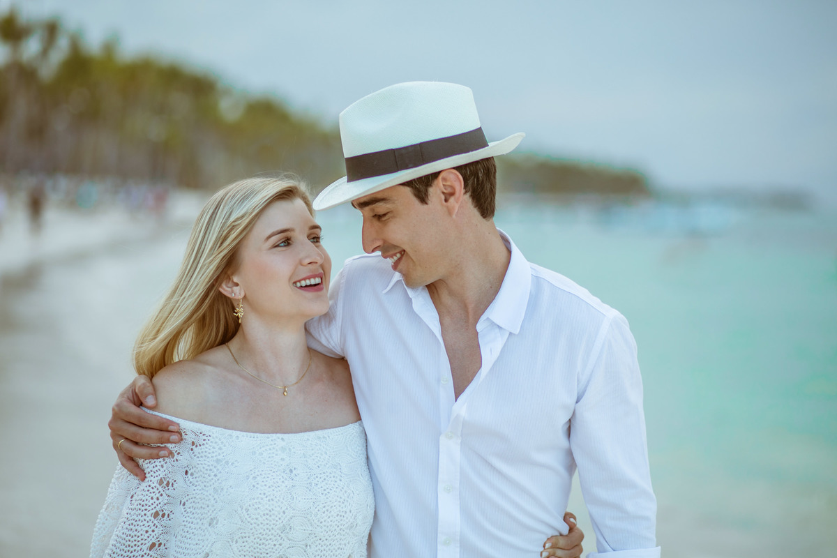 Ensaio de romântico na praia realizado no resort Barceló Bávaro Palace na República Dominicana pelo fotógrafo de casamento Rafael Ohana