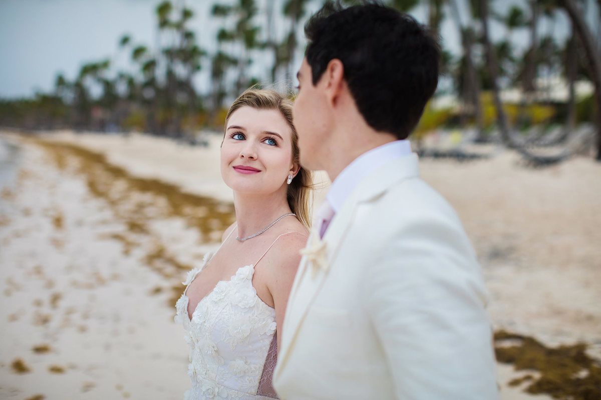 Ensaio day after na praia realizado no resort Barceló Bávaro Palace na República Dominicana pelo fotógrafo de casamento Rafael Ohana