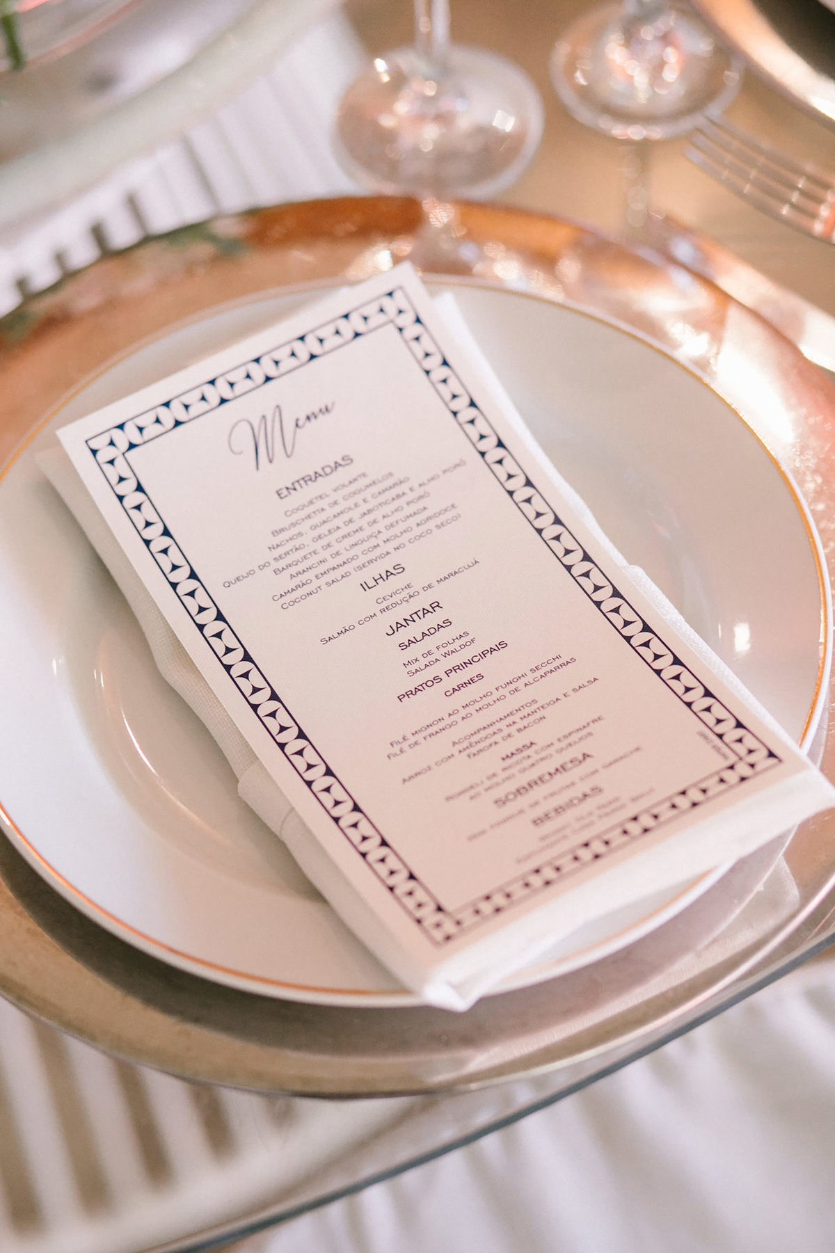 Menu de casamento feito pela Papier Dart. 