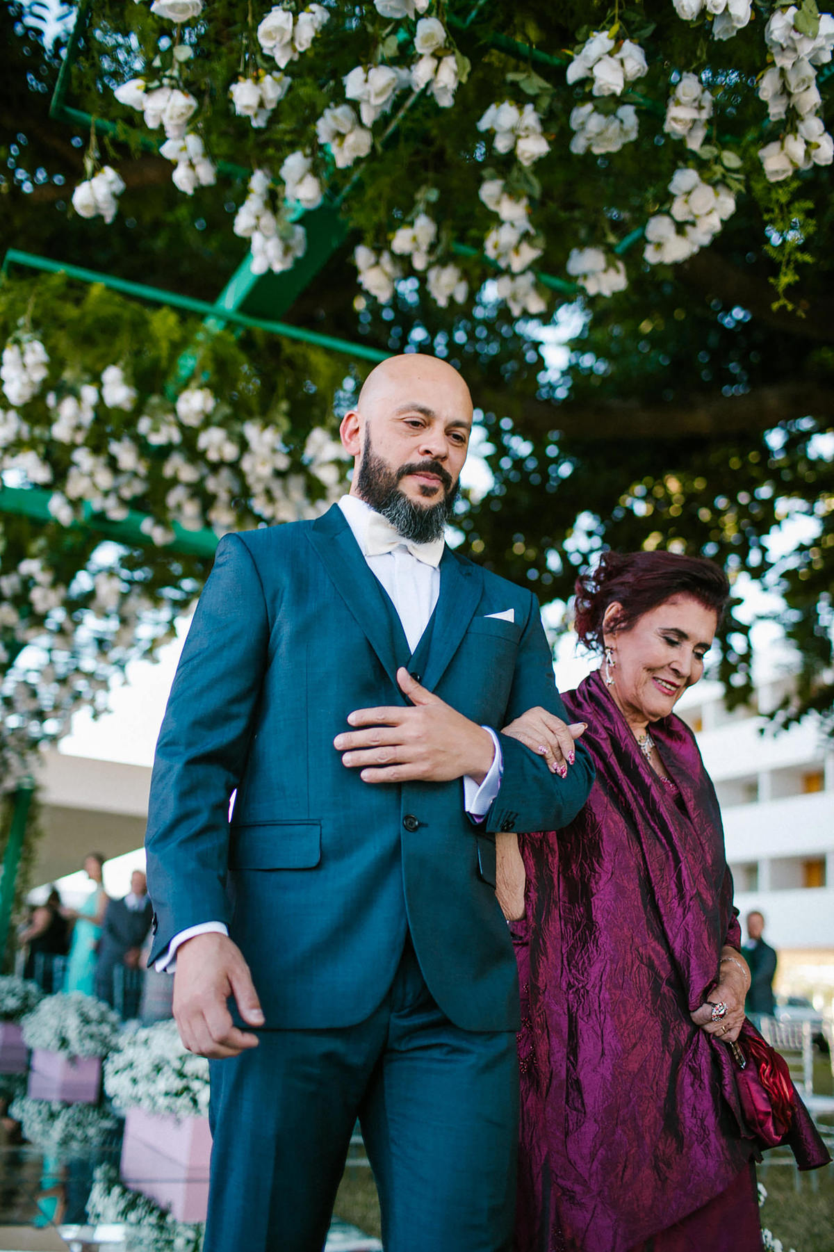 Noivo com sua mãe em casamento no Brasília Palace. Terno da Alfaiataria Camargo. Foto feita pelo fotógrafo de casamento Rafael Ohana em Brasília-DF.