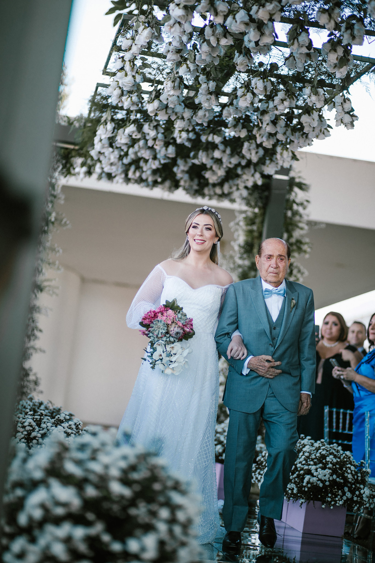Noiva com seu pai em Hotel Brasília Palace. Foto feita pelo fotógrafo de casamento Rafael Ohana em Brasília-DF.
