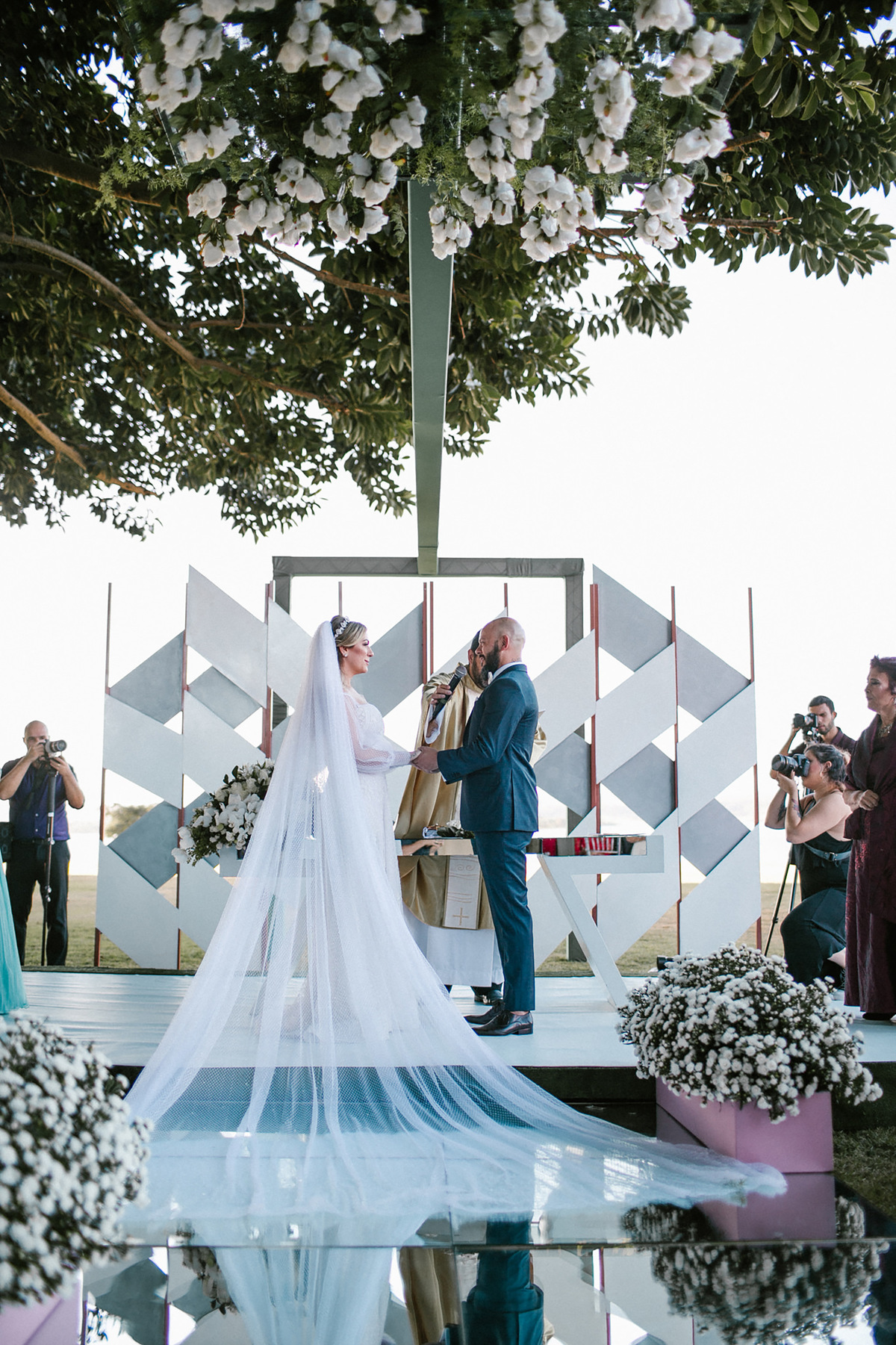 Noiva casando no hotel Brasilia Palace. Foto feita pelo fotógrafo de casamento Rafael Ohana em Brasília-DF em casamento no Hotel Brasília Palace.