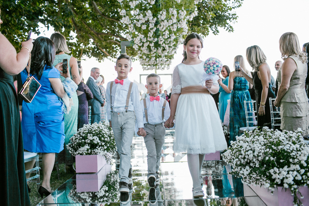 Daminha e pagens no Hotel Brasília Palace. Foto feita pelo fotógrafo de casamento Rafael Ohana em Brasília-DF em casamento no Hotel Brasília Palace.