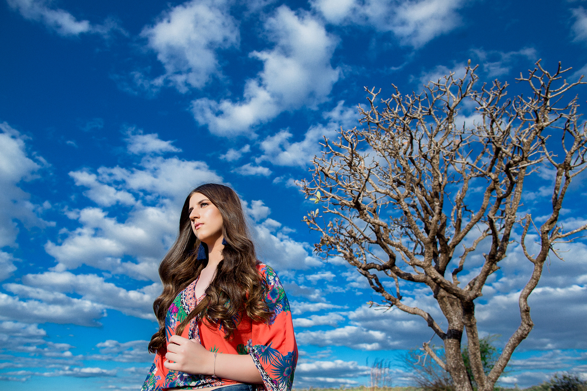 Ensaio de 15 anos feito na natureza. Foto feita pelo fotógrafo Rafael Ohana