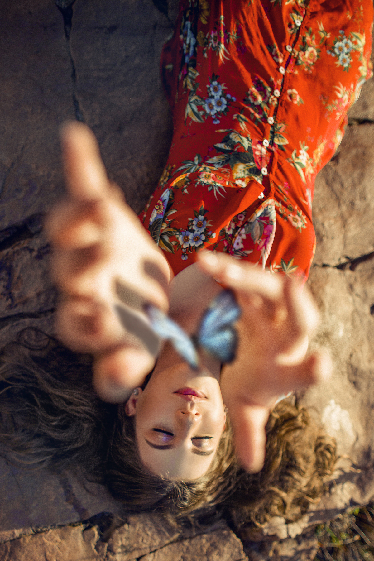 Ensaio de 15 anos com borboletas. Foto feita pelo fotógrafo Rafael Ohana