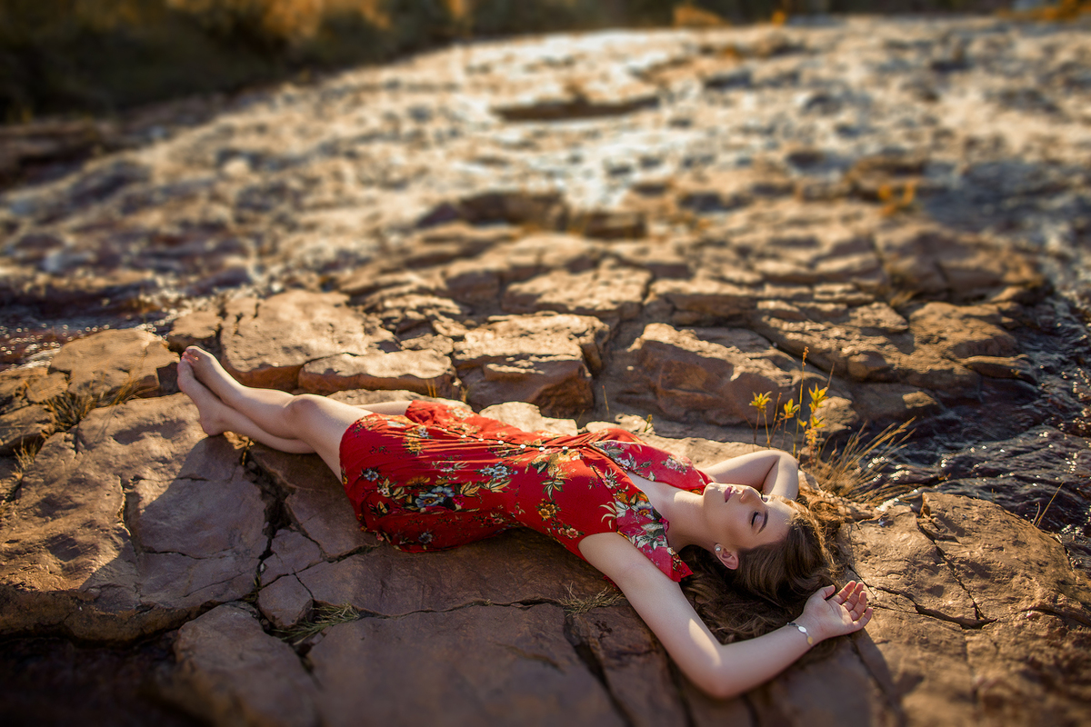 Ensaio de 15 anos em cachoeira no Paraíso na Terra. Foto feita pelo fotógrafo Rafael Ohana